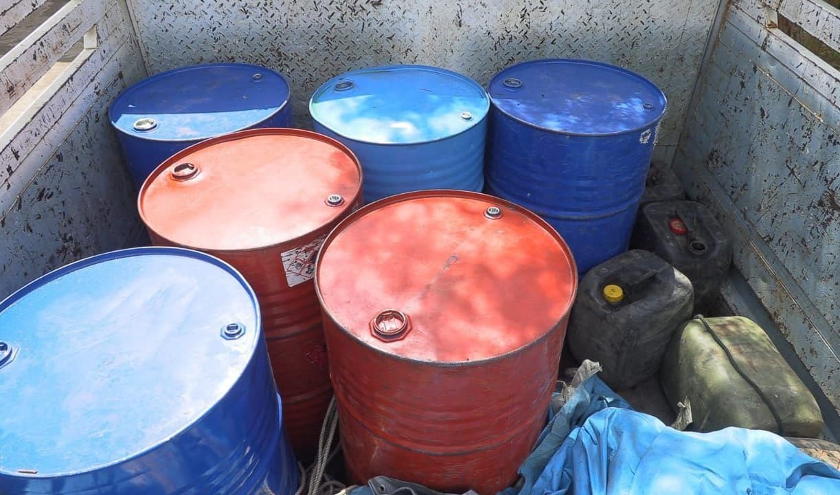 በሕገ ወጥ መንገድ ሊወጣ የነበረ ነዳጅ ከነተጠርጣሪዎቹ ተያዘ